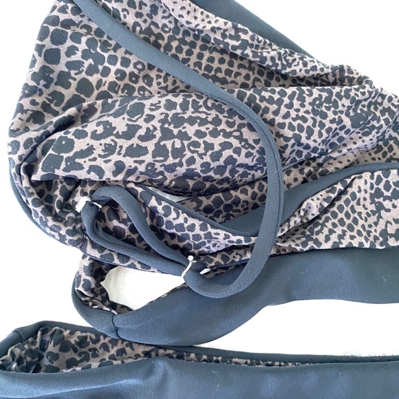 USED Acacia Haku top and Hookipa bottoms. Medium. - Picture 5 of 5